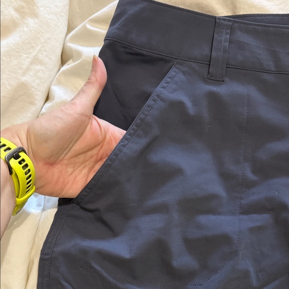 Columbia Women's Navy Flat Front Hiking Shorts 10 inseam like new 18w - Picture 4 of 10